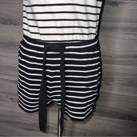 Vineyard Vines Black and White Striped Romper Size XS - Picture 3 of 7